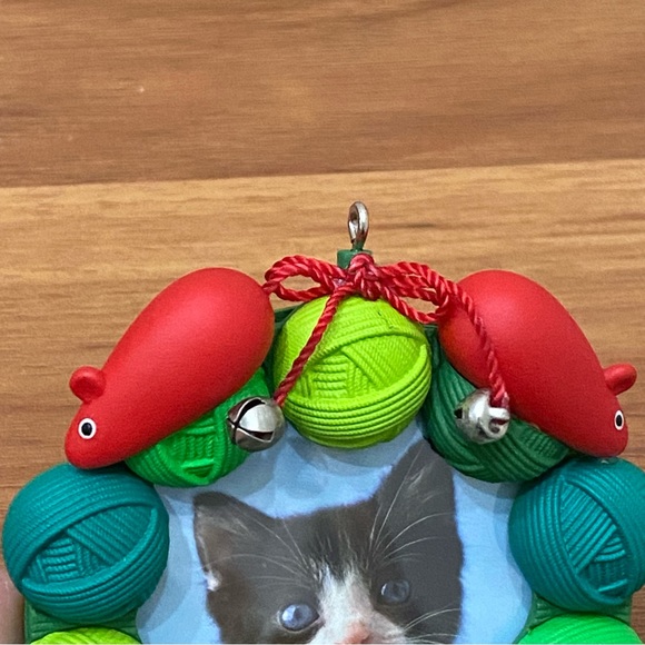 2010 HALLMARK Keepsake Pretty Kitty Christmas Photo Holder Ornament - Picture 10 of 12